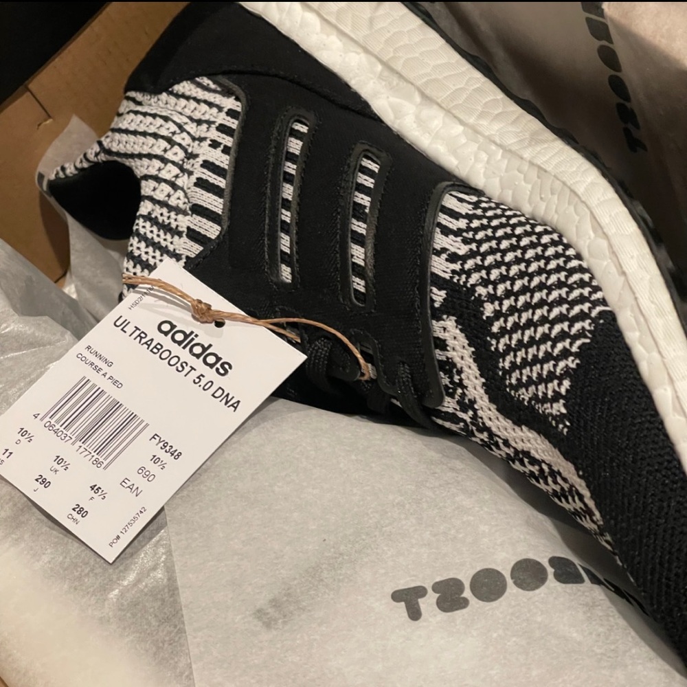 Adidas Black & Cloud White Men's Ultraboost 5.0 DNA Running Shoe - Picture 13 of 15